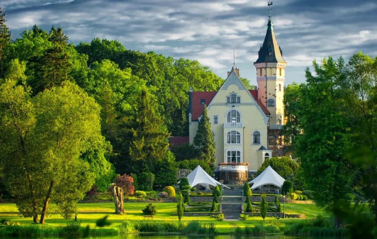 Hotel Bursztynowy Pałac, Strzekęcino